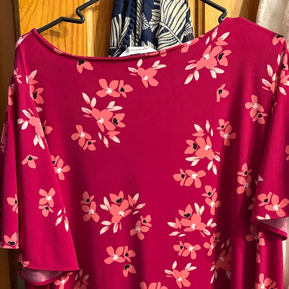 Liz Claiborne Magenta Floral Short Sleeve Blouse - Picture 5 of 5